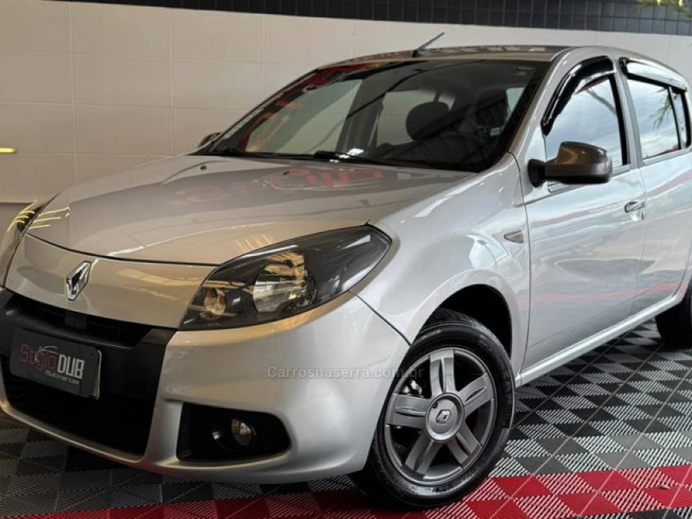RENAULT - SANDERO - 2014/2014 - Prata - R$ 36.900,00
