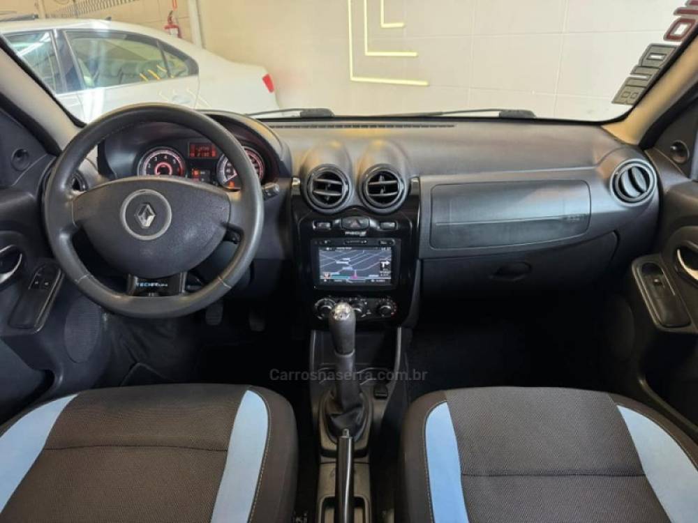 RENAULT - SANDERO - 2014/2014 - Prata - R$ 36.900,00
