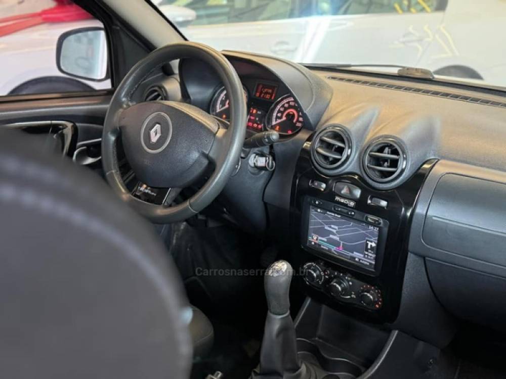 RENAULT - SANDERO - 2014/2014 - Prata - R$ 36.900,00