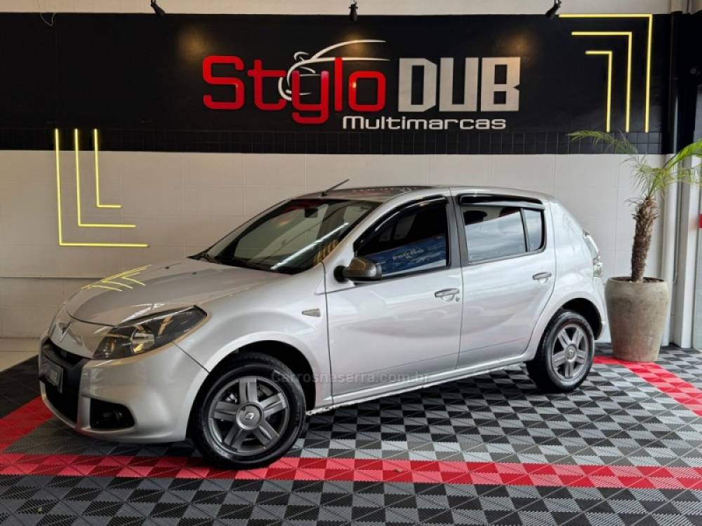 RENAULT - SANDERO - 2014/2014 - Prata - R$ 36.900,00