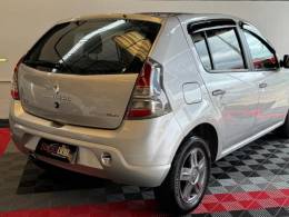 RENAULT - SANDERO - 2014/2014 - Prata - R$ 36.900,00
